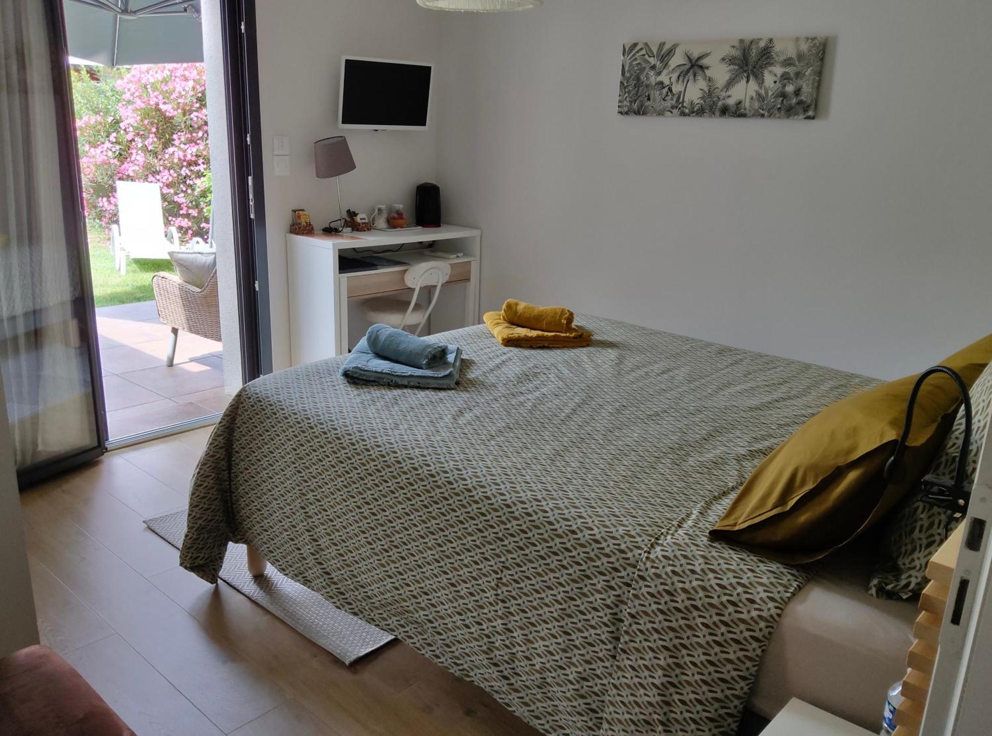 Du Cote De Chez Paule, Chambre Avec Entree Independante Et Salle D'Eau Privative Semeac Exterior photo